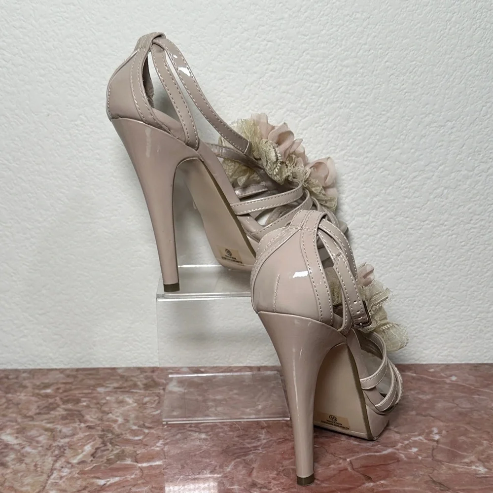 CHIC BLUSH FLORAL Heels Worn Once 6 1/2 Gorgeous